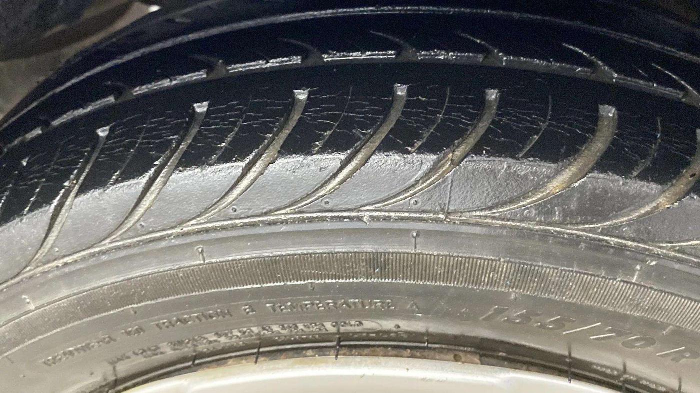 2014 Hyundai Eon SPORTZ, Petrol, Manual, 38,258 km, Right Front Tyre Tread