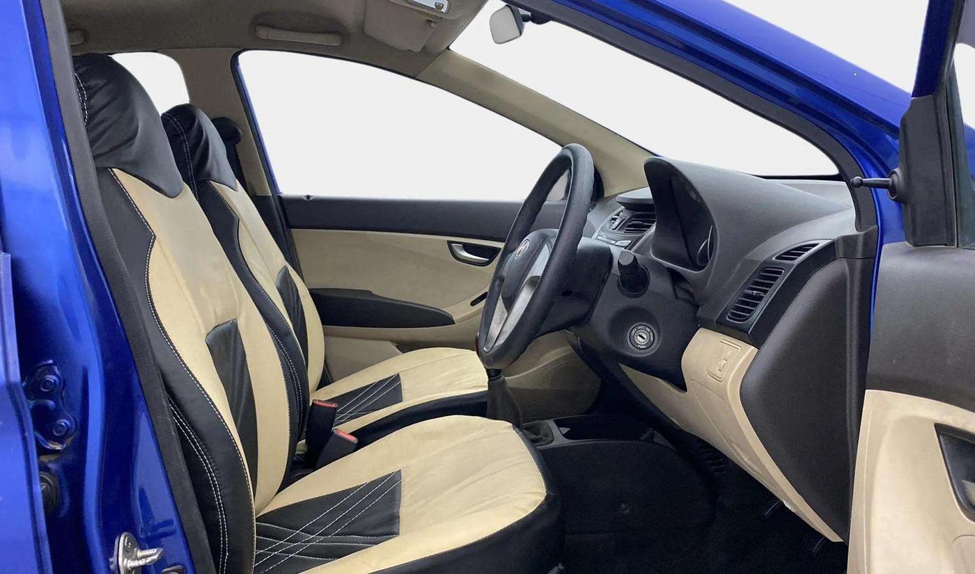 2014 Hyundai Eon SPORTZ, Petrol, Manual, 38,258 km, Right Side Front Door Cabin