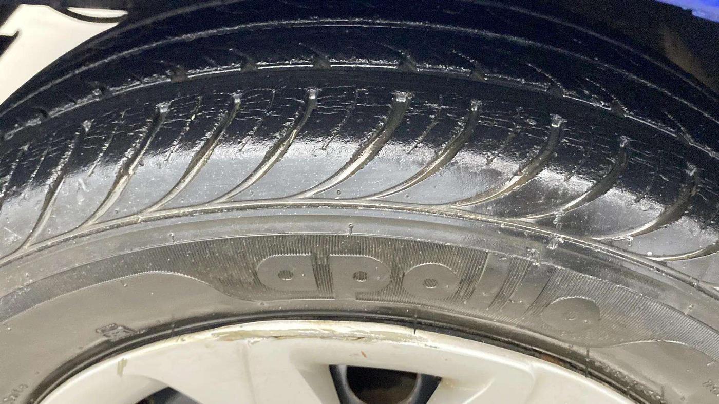 2014 Hyundai Eon SPORTZ, Petrol, Manual, 38,258 km, Left Rear Tyre Tread
