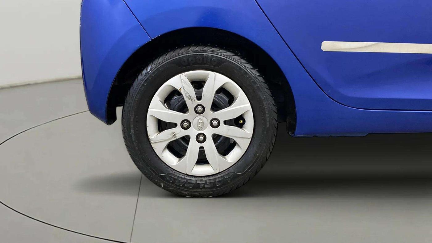 2014 Hyundai Eon SPORTZ, Petrol, Manual, 38,258 km, Right Rear Wheel