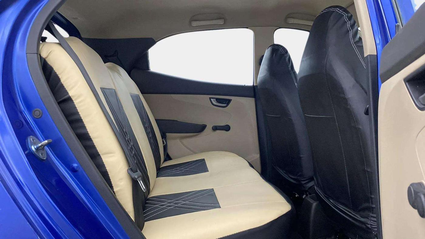 2014 Hyundai Eon SPORTZ, Petrol, Manual, 38,258 km, Right Side Rear Door Cabin