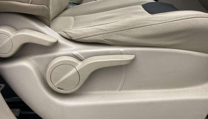 2017 Mahindra XUV500 W4, Diesel, Manual, 31,983 km, Driver Side Adjustment Panel