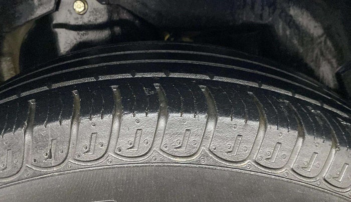 2017 Mahindra XUV500 W4, Diesel, Manual, 31,983 km, Right Rear Tyre Tread