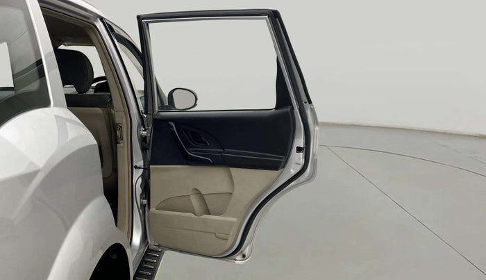 2017 Mahindra XUV500 W4, Diesel, Manual, 31,983 km, RHS Rear Door