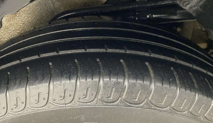 2017 Mahindra XUV500 W4, Diesel, Manual, 31,983 km, Left Rear Tyre Tread