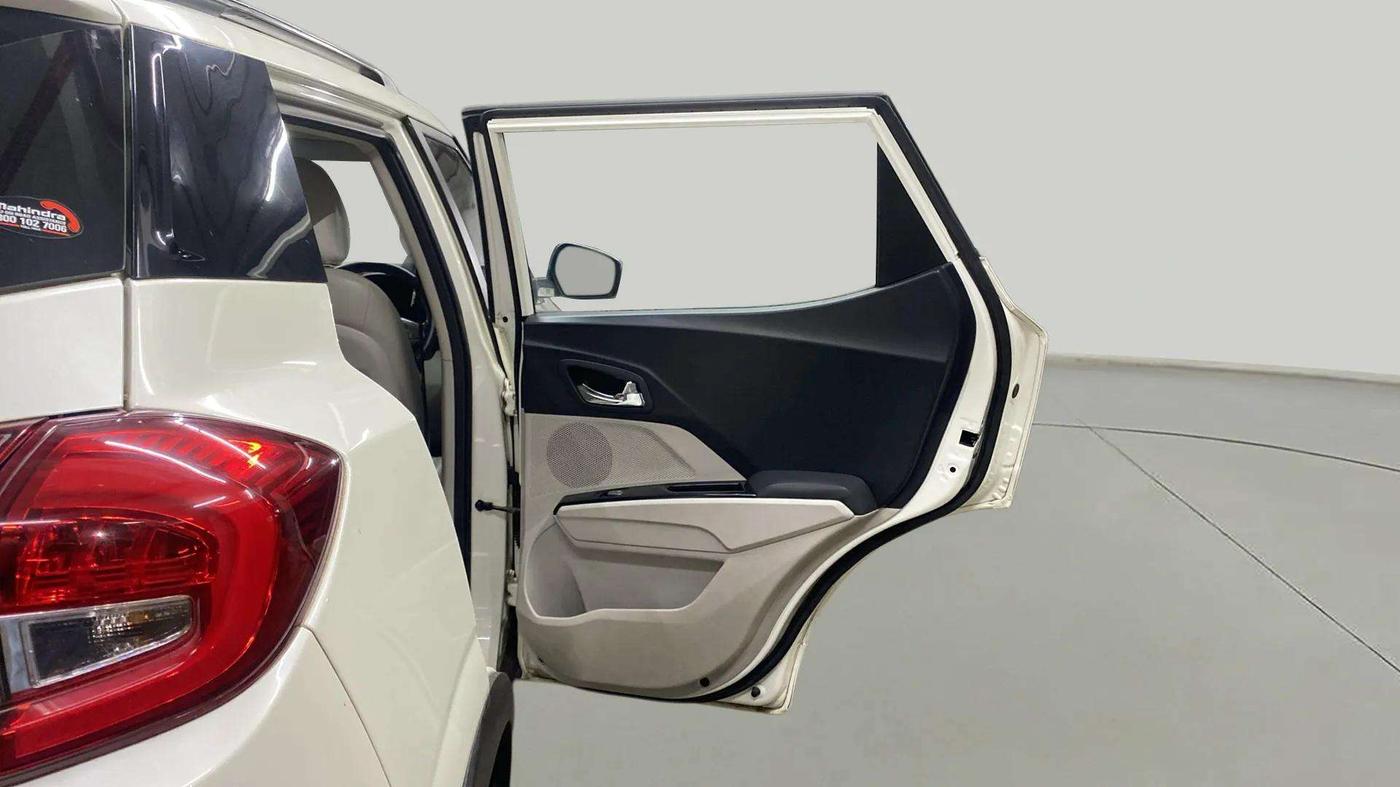 2020 Mahindra XUV300 W8 (O) 1.2 PETROL, Petrol, Manual, 48,103 km, RHS Rear Door