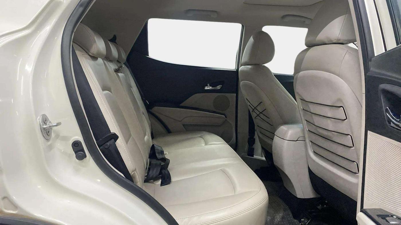 2020 Mahindra XUV300 W8 (O) 1.2 PETROL, Petrol, Manual, 48,103 km, Right Side Rear Door Cabin