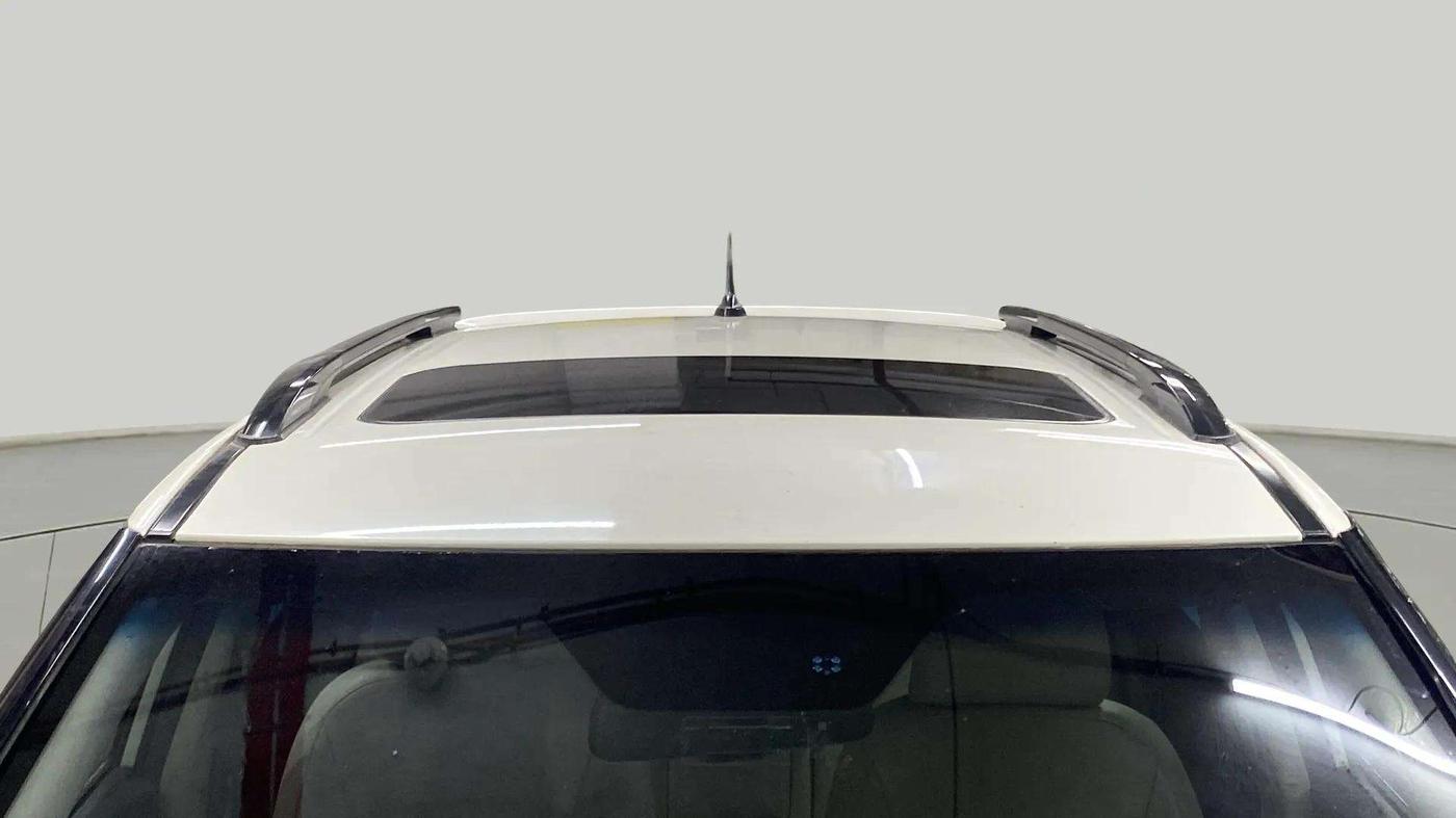 2020 Mahindra XUV300 W8 (O) 1.2 PETROL, Petrol, Manual, 48,103 km, Moonroof/ Sunroof