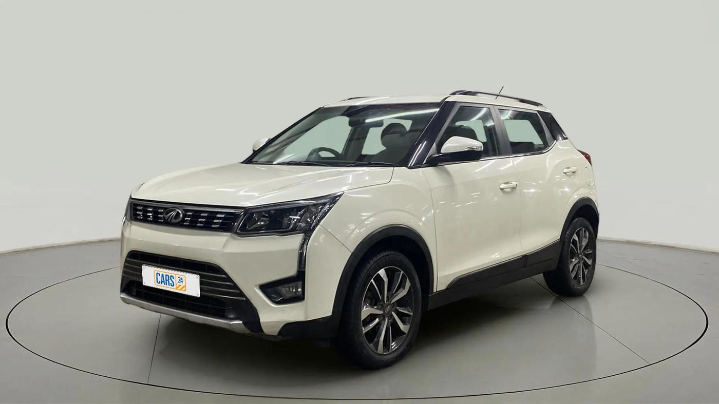2020 Mahindra XUV300 W8 (O) 1.2 PETROL, Petrol, Manual, 48,103 km, Left Front Diagonal