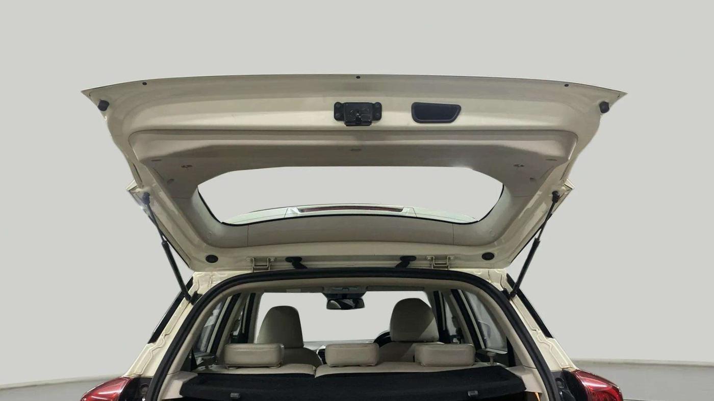 2020 Mahindra XUV300 W8 (O) 1.2 PETROL, Petrol, Manual, 48,103 km, Boot Door Open