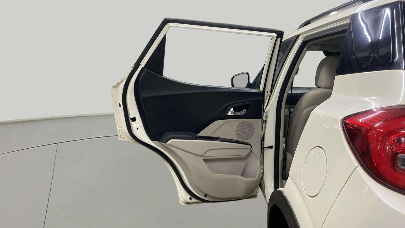 2020 Mahindra XUV300 W8 (O) 1.2 PETROL, Petrol, Manual, 48,103 km, LHS Rear Door