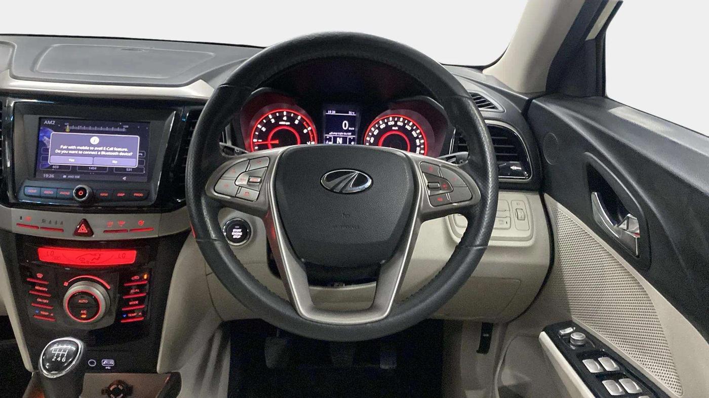 2020 Mahindra XUV300 W8 (O) 1.2 PETROL, Petrol, Manual, 48,103 km, Steering Wheel Close Up