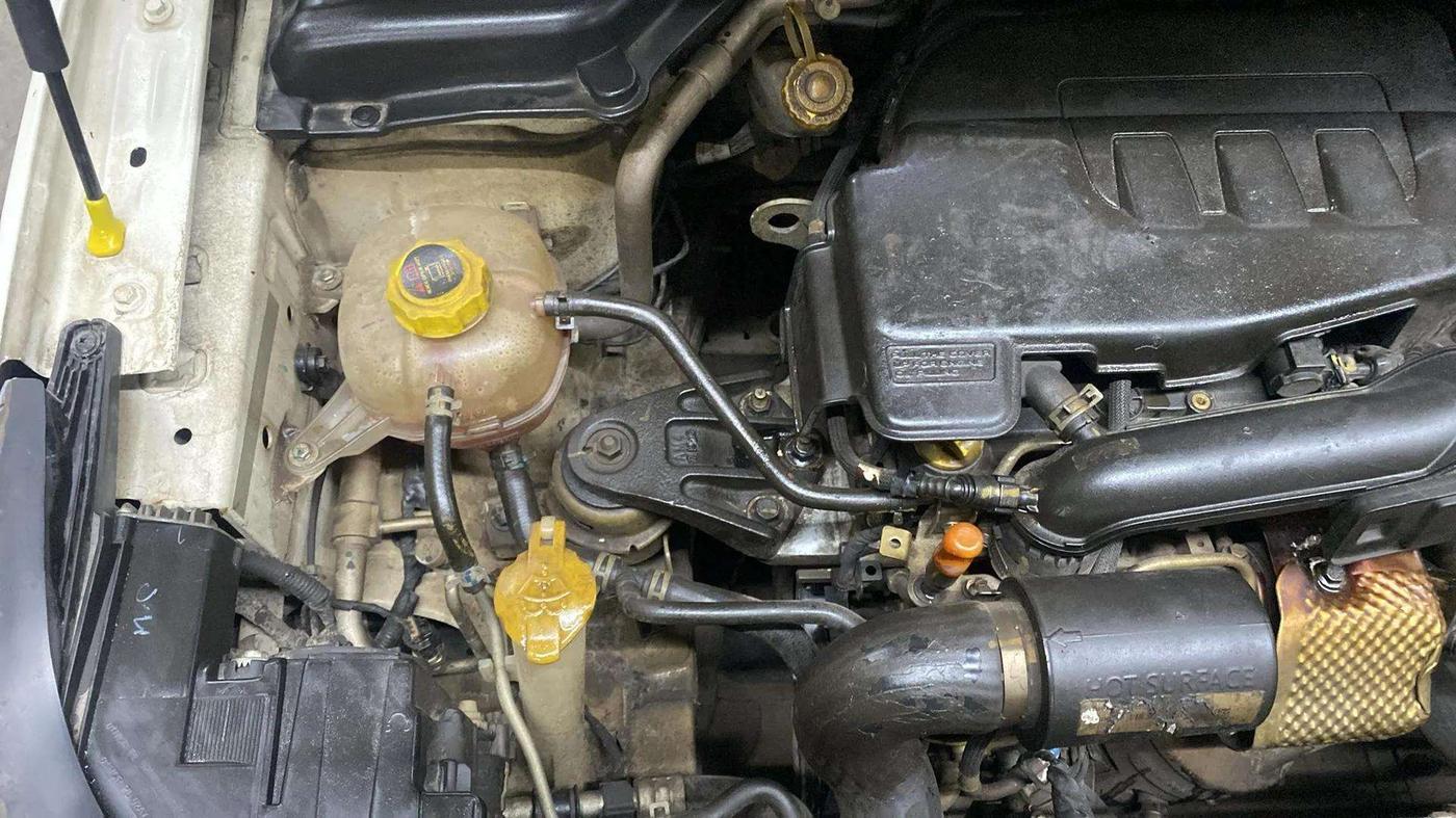2020 Mahindra XUV300 W8 (O) 1.2 PETROL, Petrol, Manual, 48,103 km, Engine View - Right