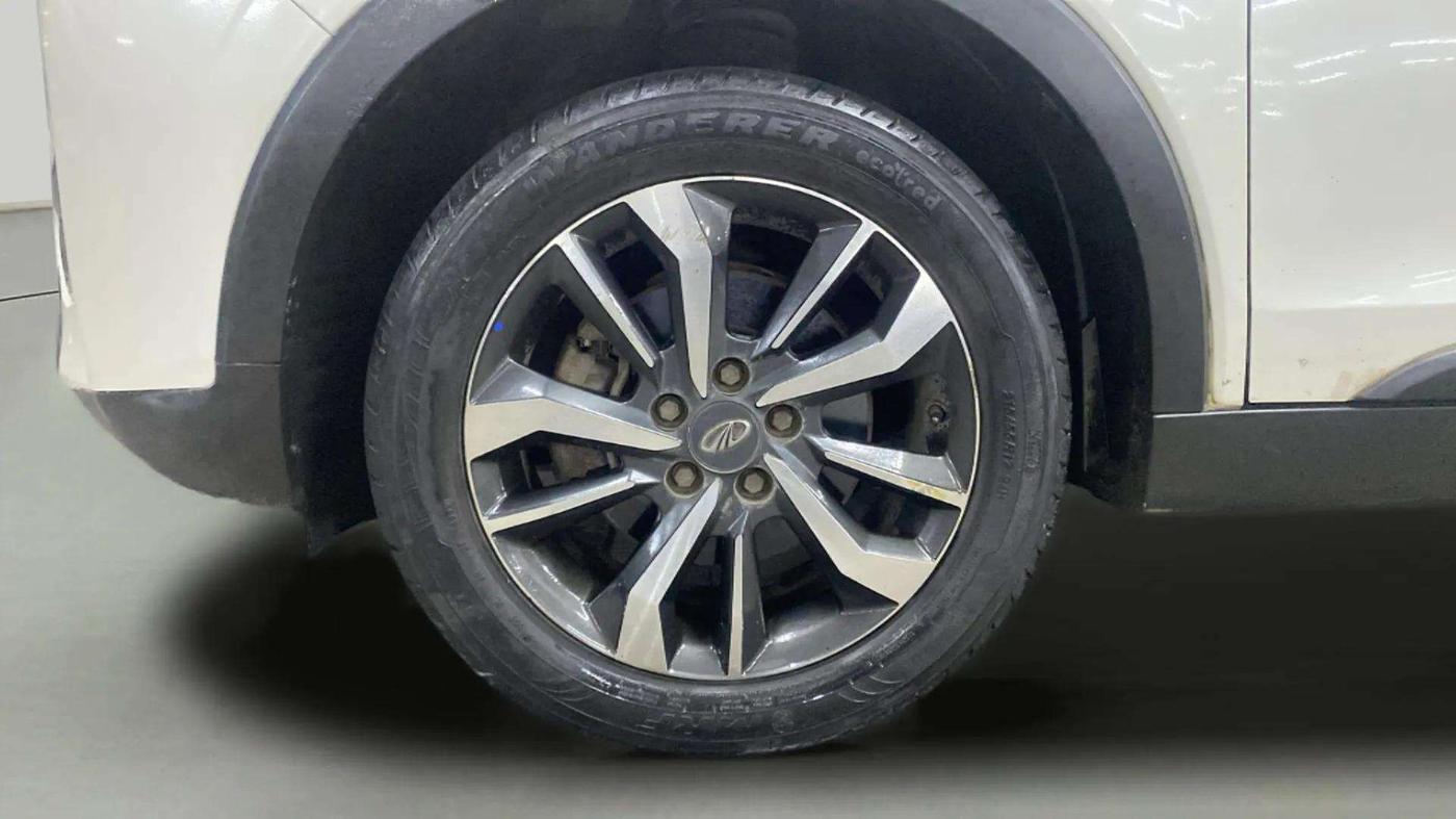 2020 Mahindra XUV300 W8 (O) 1.2 PETROL, Petrol, Manual, 48,103 km, Left Front Wheel