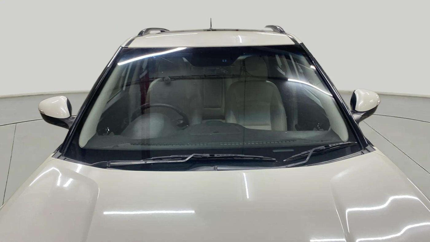 2020 Mahindra XUV300 W8 (O) 1.2 PETROL, Petrol, Manual, 48,103 km, Front Windshield