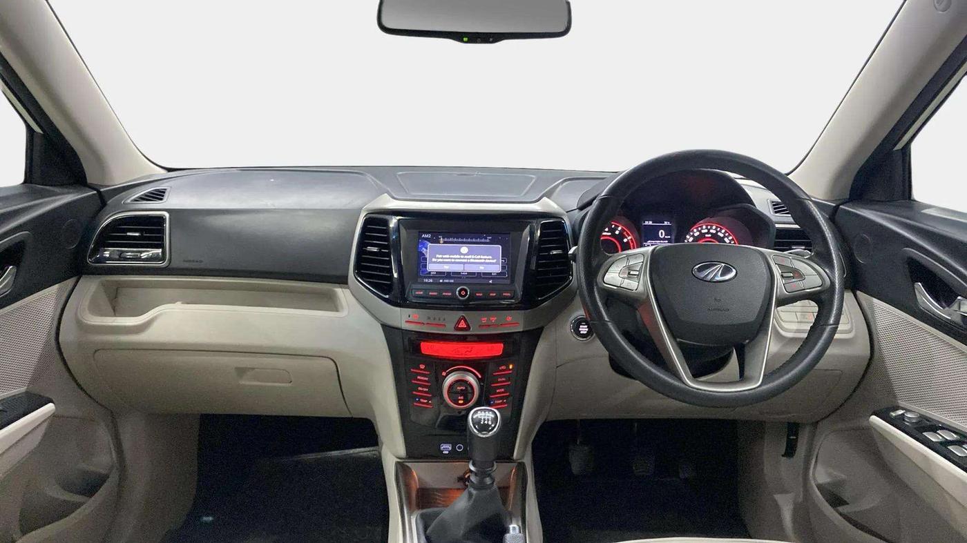2020 Mahindra XUV300 W8 (O) 1.2 PETROL, Petrol, Manual, 48,103 km, Dashboard