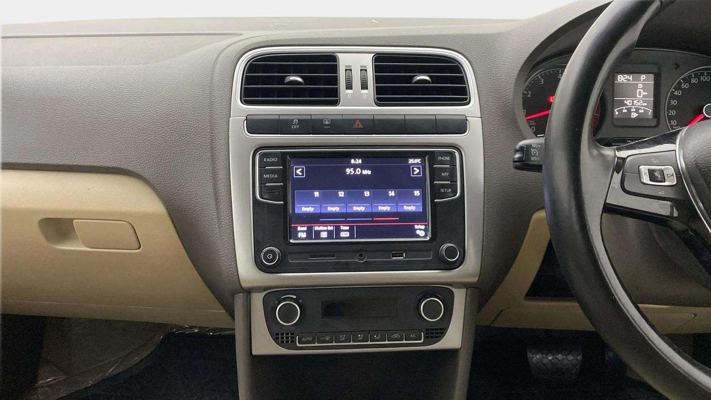2017 Volkswagen Vento HIGHLINE PETROL AT, Petrol, Automatic, 40,115 km, Air Conditioner