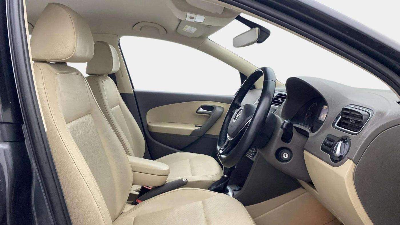 2017 Volkswagen Vento HIGHLINE PETROL AT, Petrol, Automatic, 40,115 km, Right Side Front Door Cabin