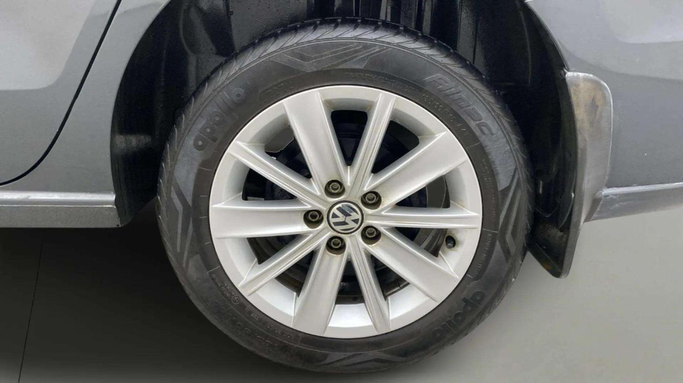2017 Volkswagen Vento HIGHLINE PETROL AT, Petrol, Automatic, 40,115 km, Left Rear Wheel