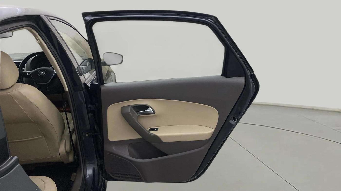 2017 Volkswagen Vento HIGHLINE PETROL AT, Petrol, Automatic, 40,115 km, RHS Rear Door