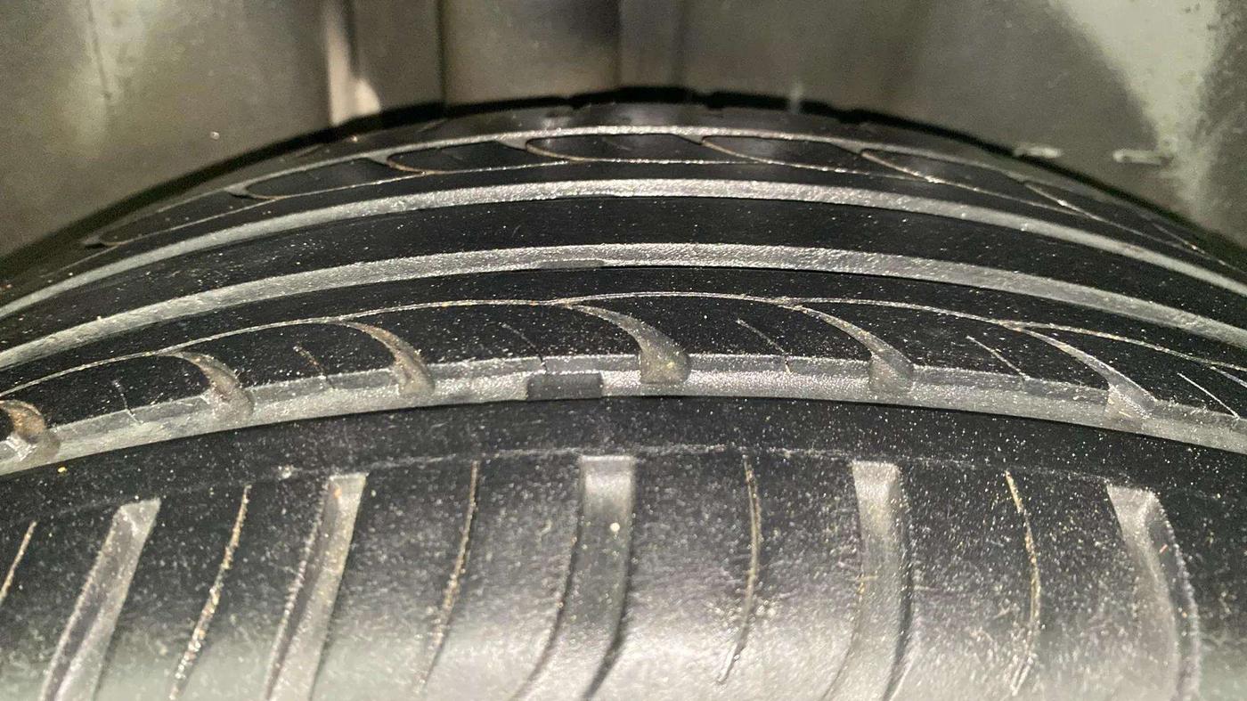2017 Volkswagen Vento HIGHLINE PETROL AT, Petrol, Automatic, 40,115 km, Right Rear Tyre Tread