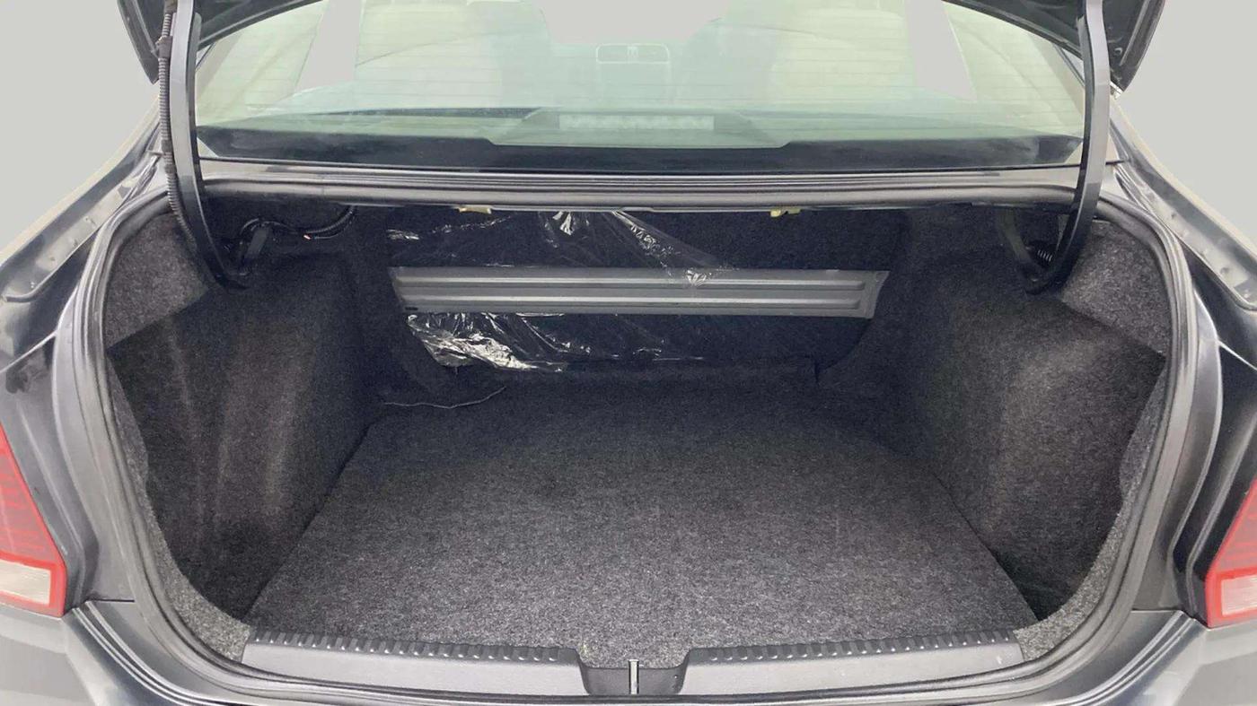 2017 Volkswagen Vento HIGHLINE PETROL AT, Petrol, Automatic, 40,115 km, Boot Inside