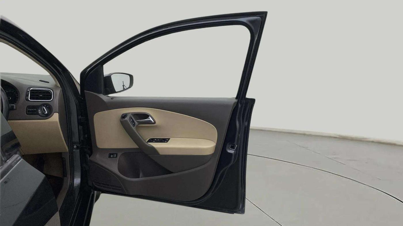 2017 Volkswagen Vento HIGHLINE PETROL AT, Petrol, Automatic, 40,115 km, RHS Front Door