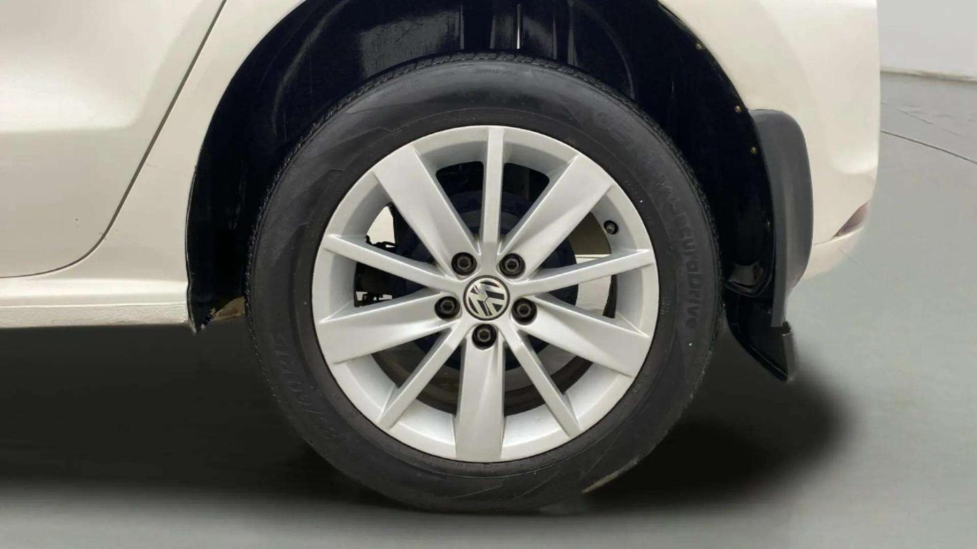 2014 Volkswagen Polo HIGHLINE1.5L, Diesel, Manual, 77,902 km, Left Rear Wheel