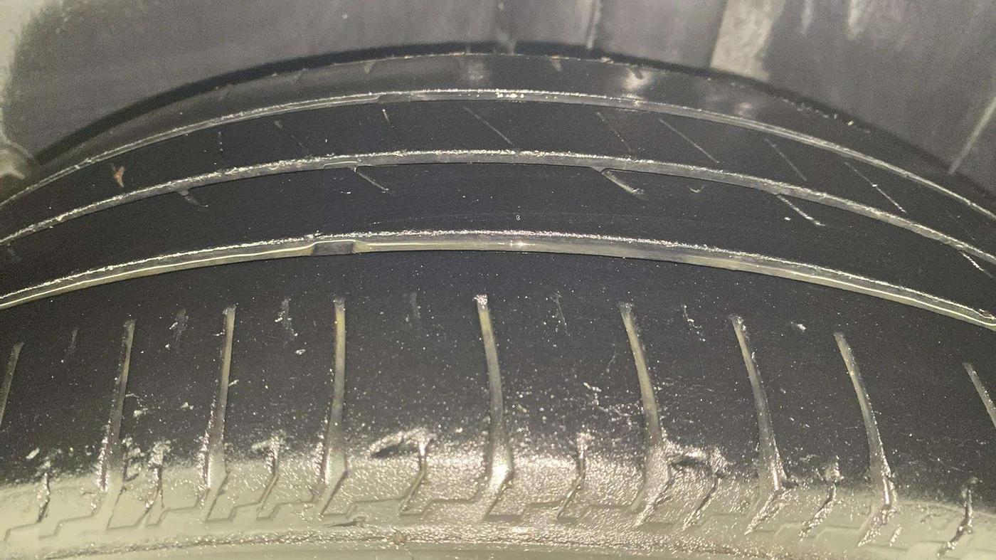 2014 Volkswagen Polo HIGHLINE1.5L, Diesel, Manual, 77,902 km, Left Rear Tyre Tread