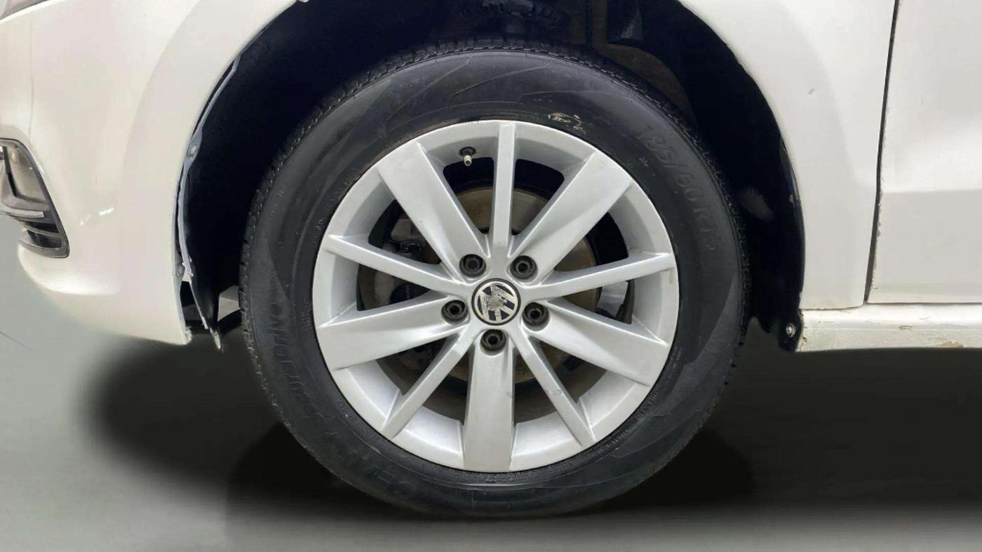 2014 Volkswagen Polo HIGHLINE1.5L, Diesel, Manual, 77,902 km, Left Front Wheel