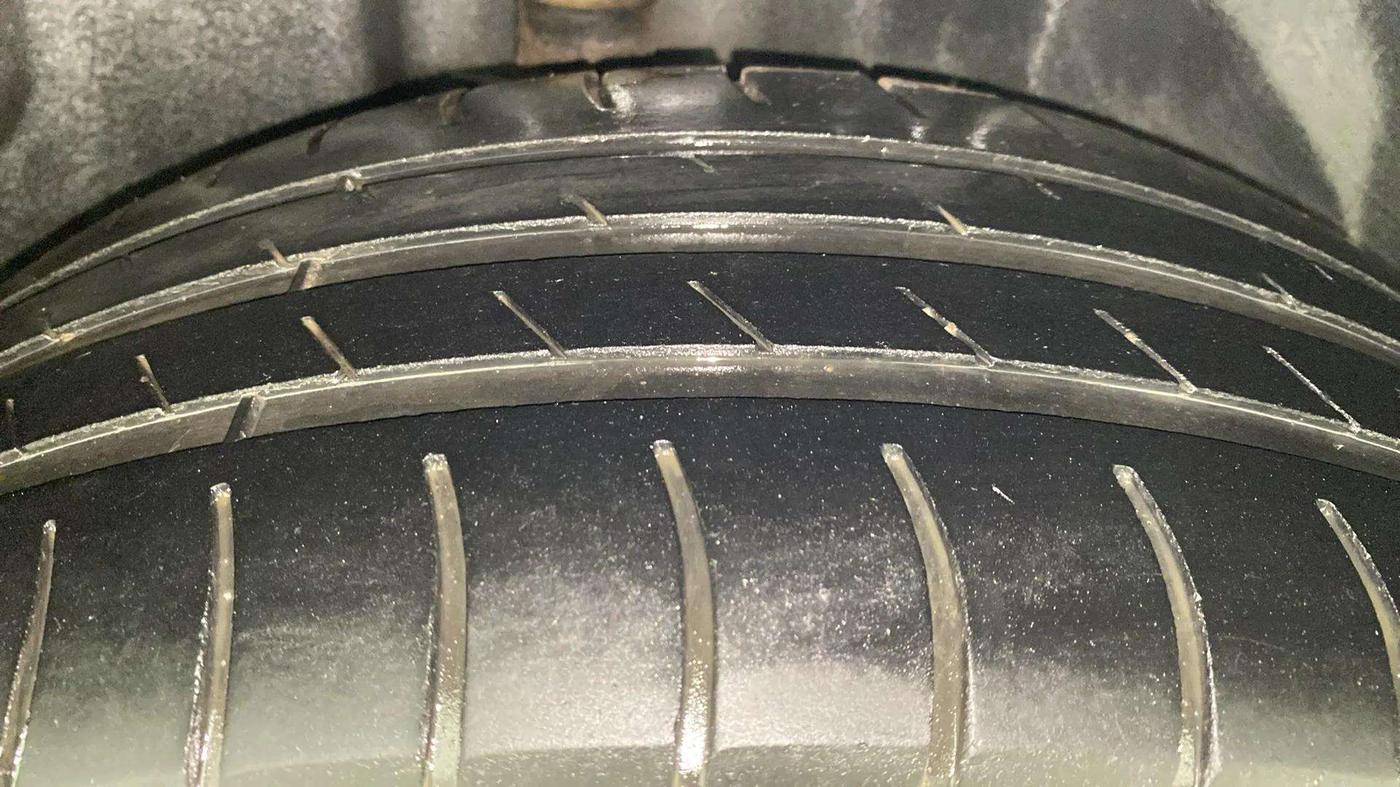 2014 Volkswagen Polo HIGHLINE1.5L, Diesel, Manual, 77,902 km, Right Rear Tyre Tread