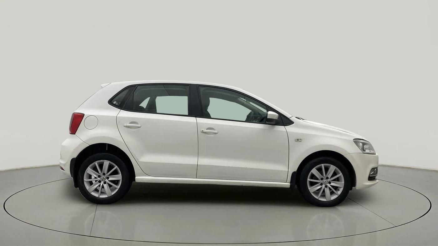 2014 Volkswagen Polo HIGHLINE1.5L, Diesel, Manual, 77,902 km, Right Side View