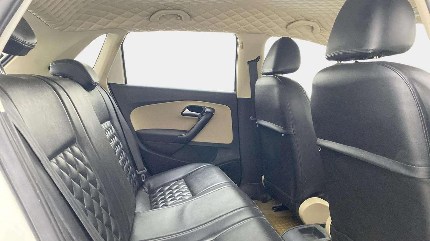 2014 Volkswagen Polo HIGHLINE1.5L, Diesel, Manual, 77,902 km, Right Side Rear Door Cabin