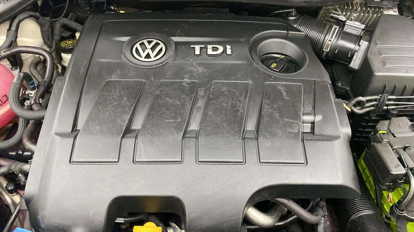 2014 Volkswagen Polo HIGHLINE1.5L, Diesel, Manual, 77,902 km, Engine View