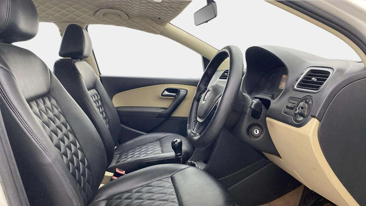 2014 Volkswagen Polo HIGHLINE1.5L, Diesel, Manual, 77,902 km, Right Side Front Door Cabin