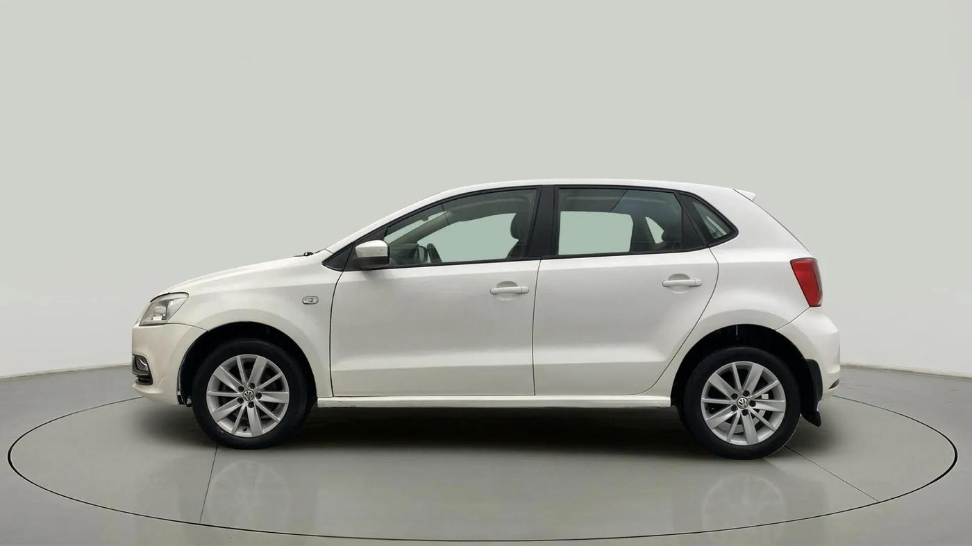 2014 Volkswagen Polo HIGHLINE1.5L, Diesel, Manual, 77,902 km, Left Side