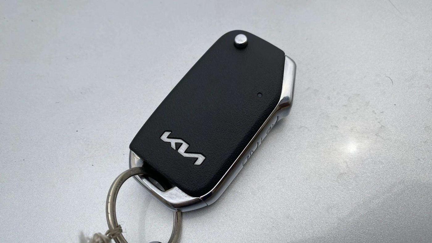 2024 KIA CARENS PRESTIGE 1.5 PETROL 7 STR, Petrol, Manual, 9,052 km, Key Close Up