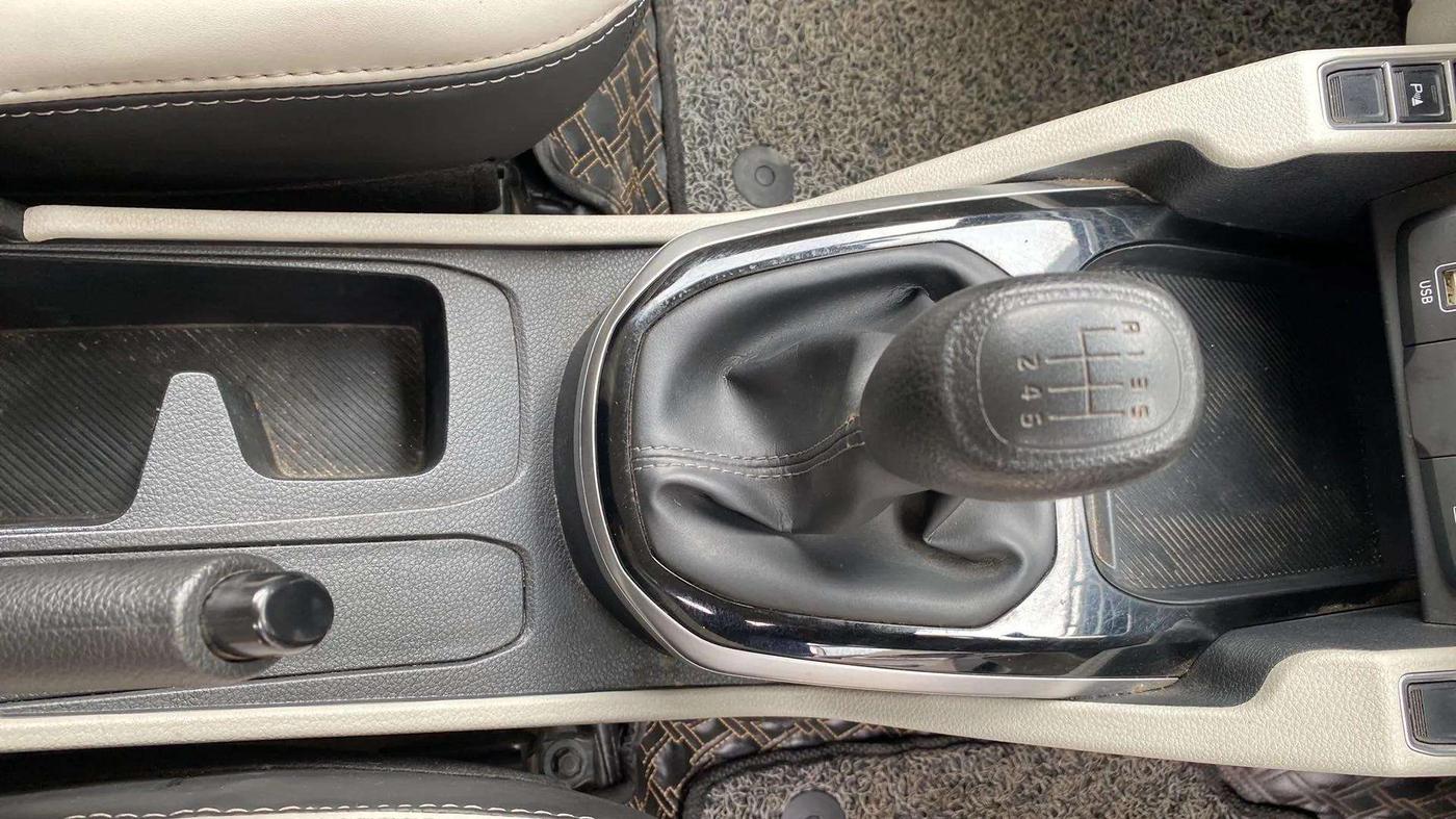 2024 KIA CARENS PRESTIGE 1.5 PETROL 7 STR, Petrol, Manual, 9,052 km, Gear Lever