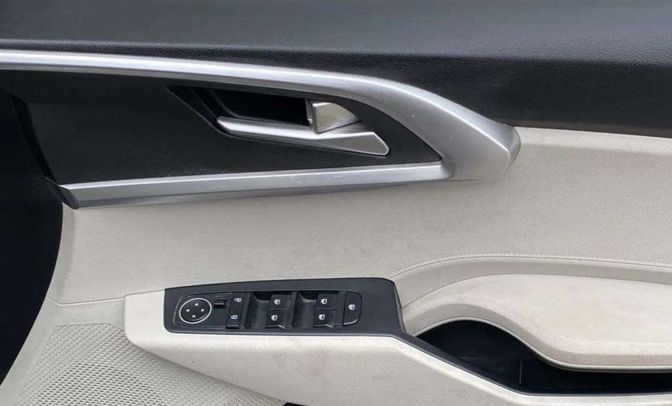 2024 KIA CARENS PRESTIGE 1.5 PETROL 7 STR, Petrol, Manual, 9,052 km, Driver Side Door Panels Control