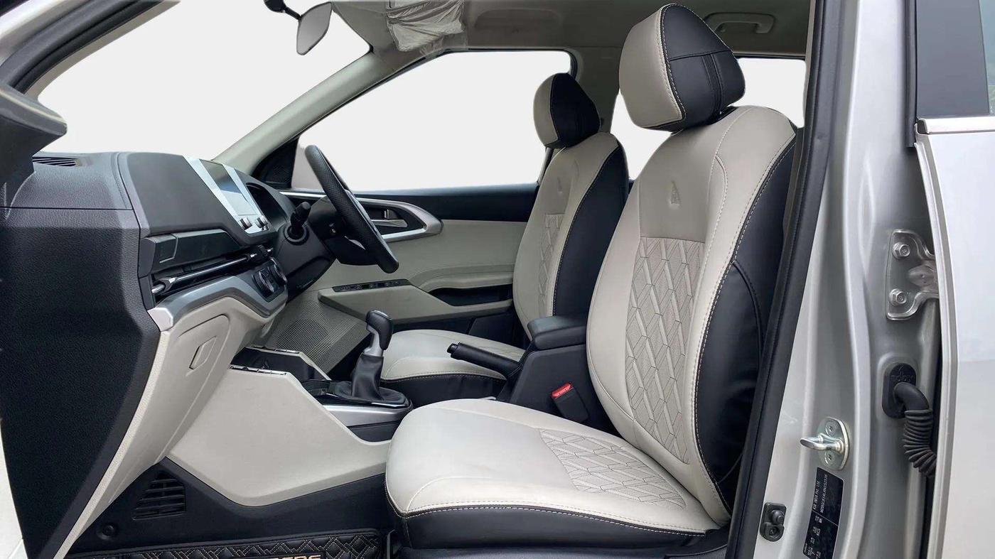 2024 KIA CARENS PRESTIGE 1.5 PETROL 7 STR, Petrol, Manual, 9,052 km, Right Side Front Door Cabin