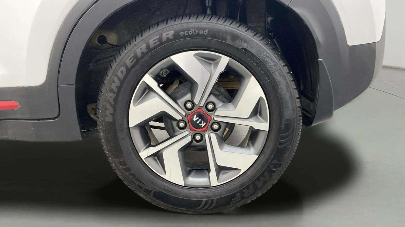 2020 KIA SONET GTX PLUS 1.5 AT, Diesel, Automatic, 56,820 km, Left Rear Wheel