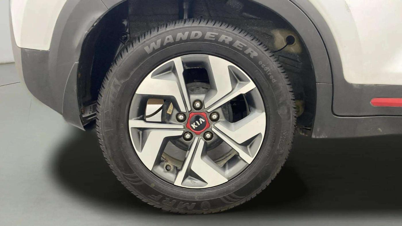 2020 KIA SONET GTX PLUS 1.5 AT, Diesel, Automatic, 56,820 km, Right Rear Wheel