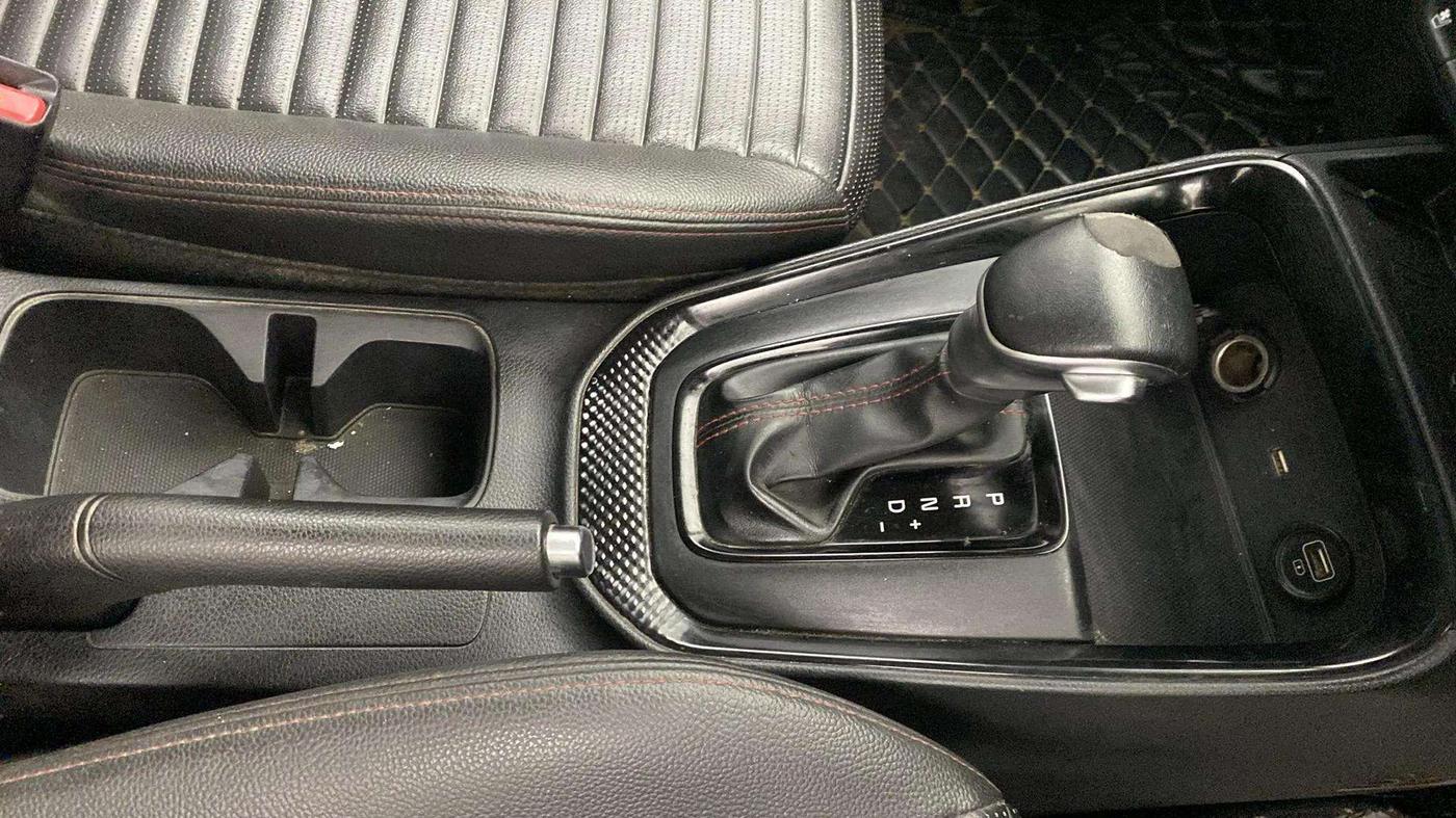 2020 KIA SONET GTX PLUS 1.5 AT, Diesel, Automatic, 56,820 km, Gear Lever