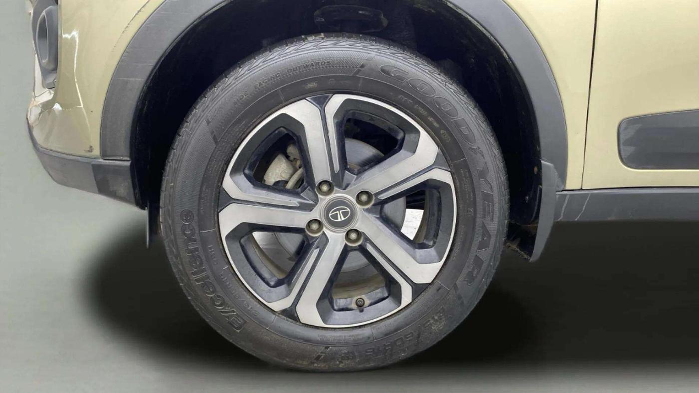 2022 Tata NEXON XZA PLUS (PREMIUM) KAZIRANGA PETROL, Petrol, Automatic, 24,250 km, Left Front Wheel