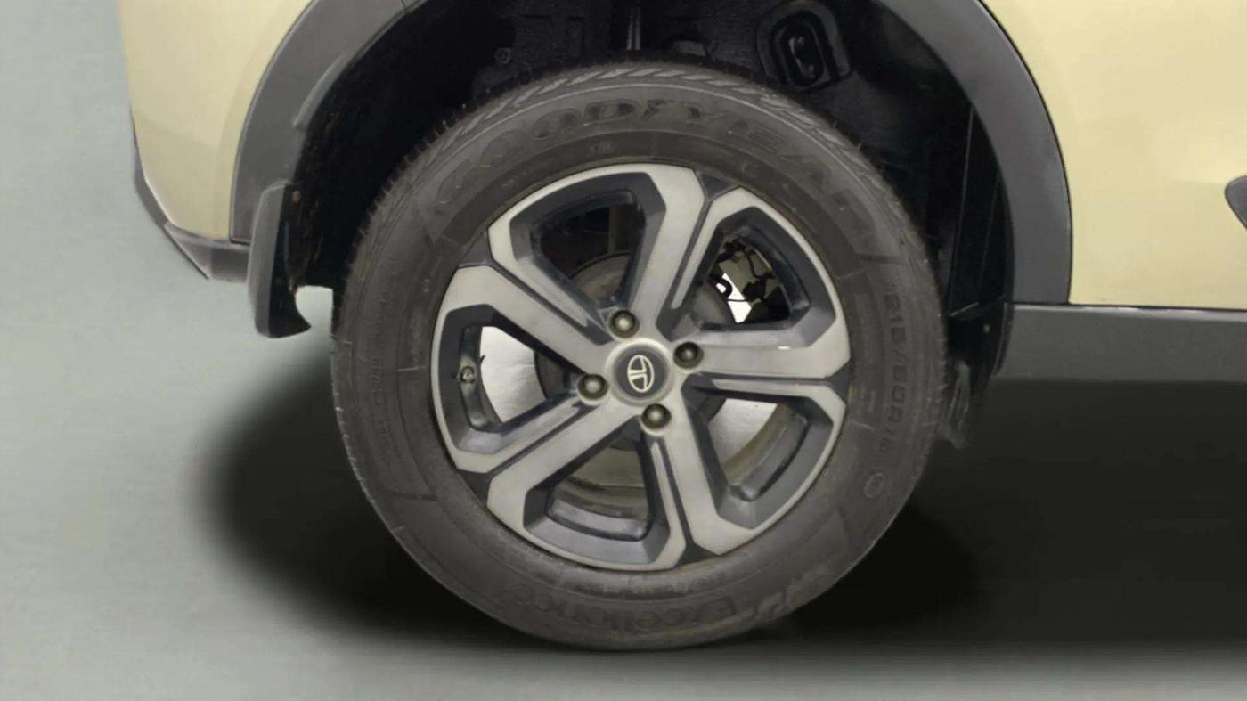 2022 Tata NEXON XZA PLUS (PREMIUM) KAZIRANGA PETROL, Petrol, Automatic, 24,250 km, Right Rear Wheel