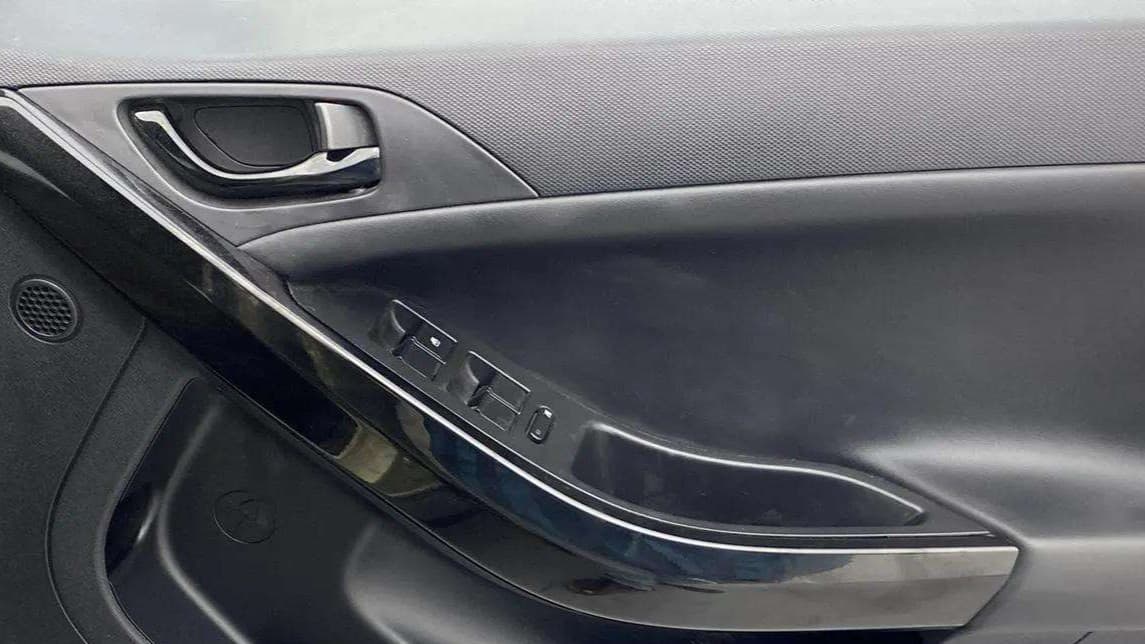 2022 Tata NEXON XZA PLUS (PREMIUM) KAZIRANGA PETROL, Petrol, Automatic, 24,250 km, Driver Side Door Panels Control