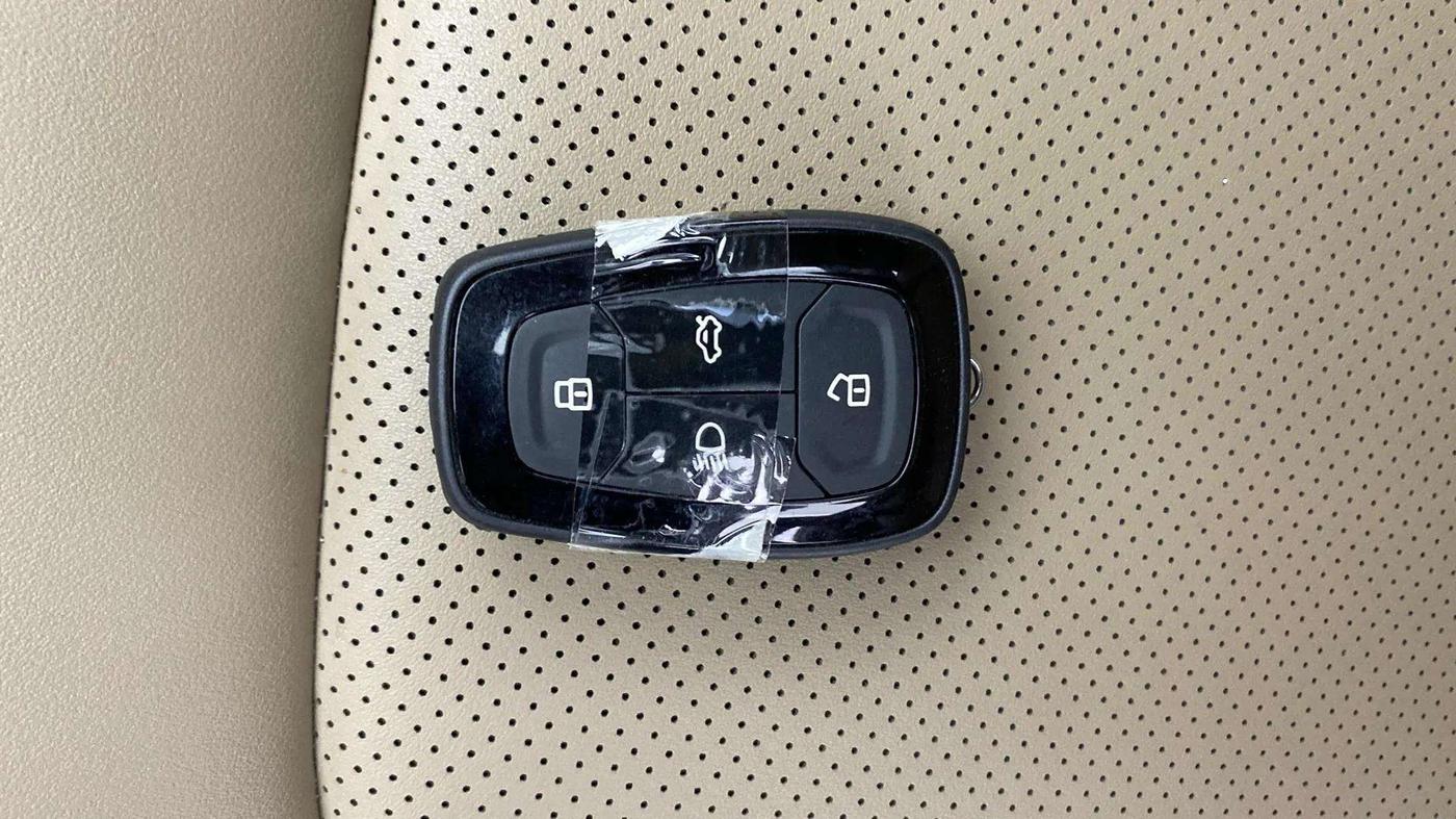 2022 Tata NEXON XZA PLUS (PREMIUM) KAZIRANGA PETROL, Petrol, Automatic, 24,250 km, Key Close Up