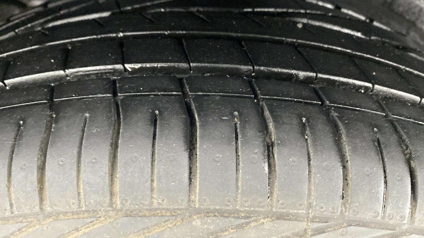2022 Tata NEXON XZA PLUS (PREMIUM) KAZIRANGA PETROL, Petrol, Automatic, 24,250 km, Right Rear Tyre Tread