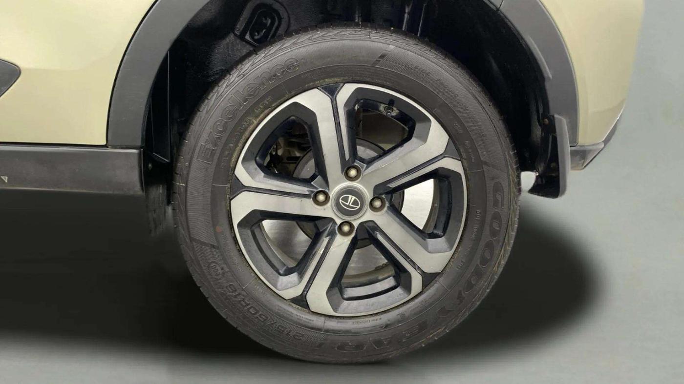 2022 Tata NEXON XZA PLUS (PREMIUM) KAZIRANGA PETROL, Petrol, Automatic, 24,250 km, Left Rear Wheel