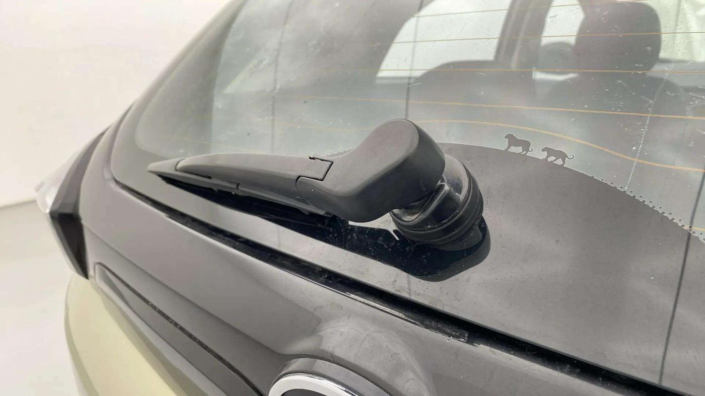 2022 Tata NEXON XZA PLUS (PREMIUM) KAZIRANGA PETROL, Petrol, Automatic, 24,250 km, Rear Wiper